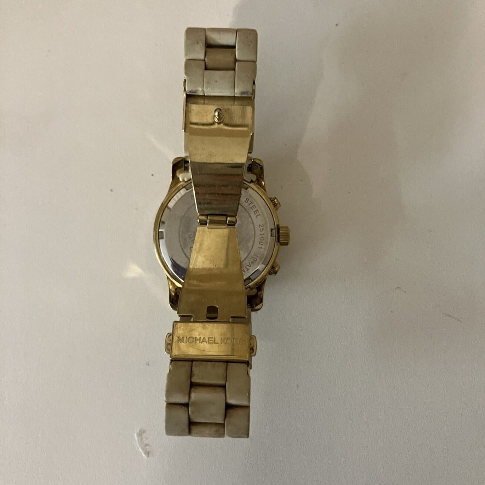 Michael Kors Watch Needs Battery And Can Be Used For Pieces - Picture 6 of 7
